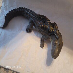 Safari Ltd. Alligator with babies